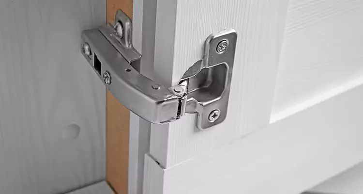 Shower Door Hinge Replacement in Hollywood, FL