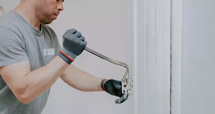 Cracked Door Jamb Repair in Hollywood, FL