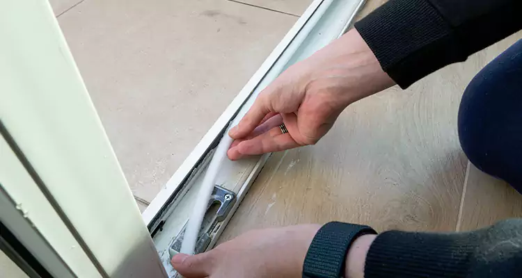 Garage Door Off Track Repair in Hollywood, FL
