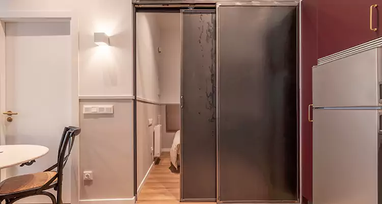 We Fix Closet Sliding Door in Hollywood, FL 