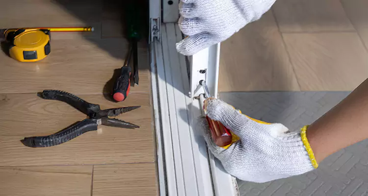 Screen Door Wheel Replacement in Hollywood, FL