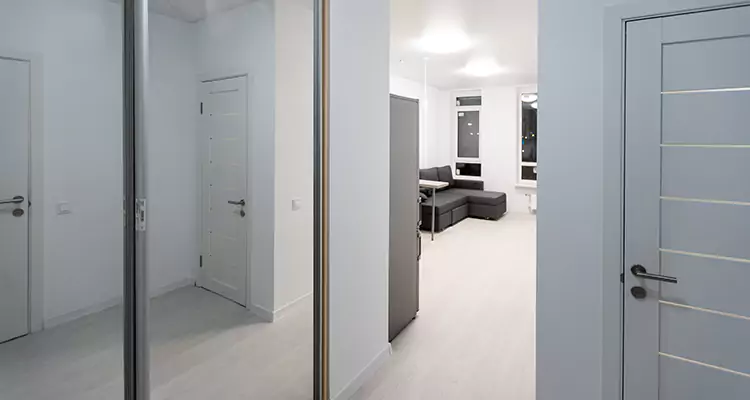 Modern Mirrored Closet Doors Repair in Hollywood, FL