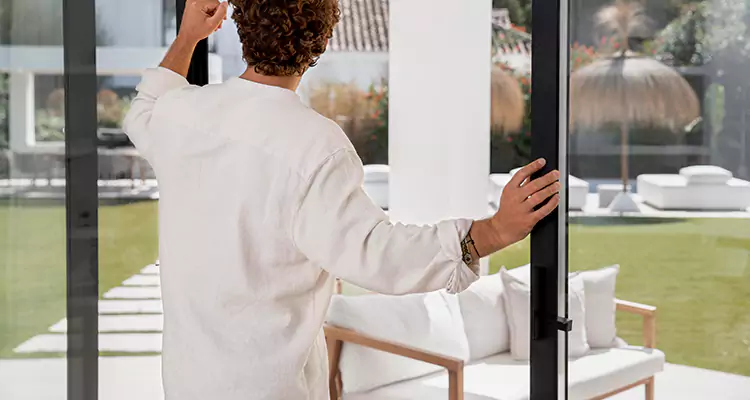 Sliding Screen Door Maintenance for Closing Issues in Hollywood, FL
